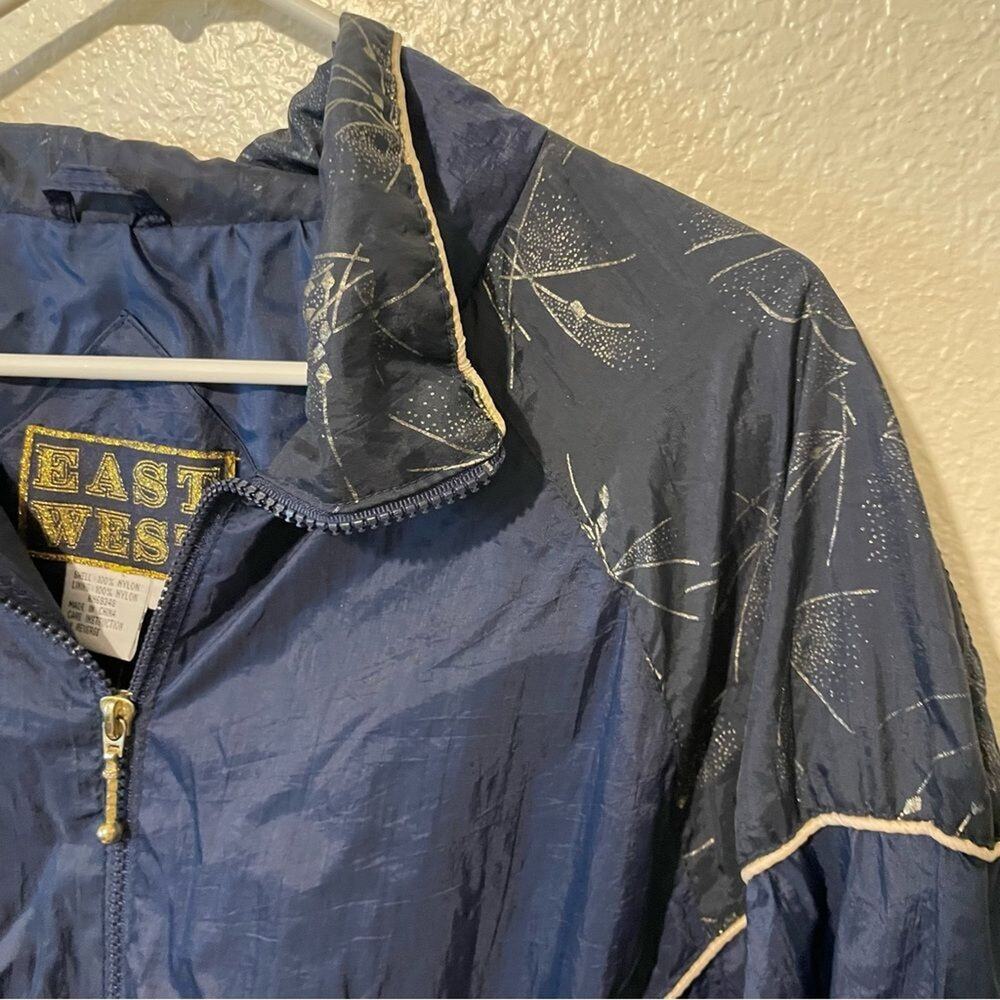 East West Vintage Navy Blue Nylon Windbreaker Jacket Silver Graphic Large - Picture 4 of 6